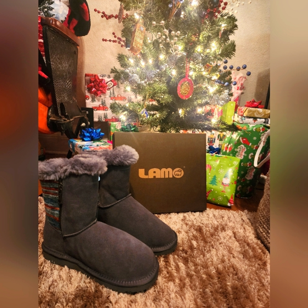 NWT Lamo brand "ugg" type boots-gray size 7